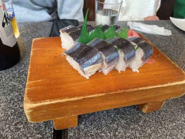 お酢がきいていておいしいサンマ寿司